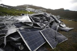 Kapotte zonnepanelen ter recycling
